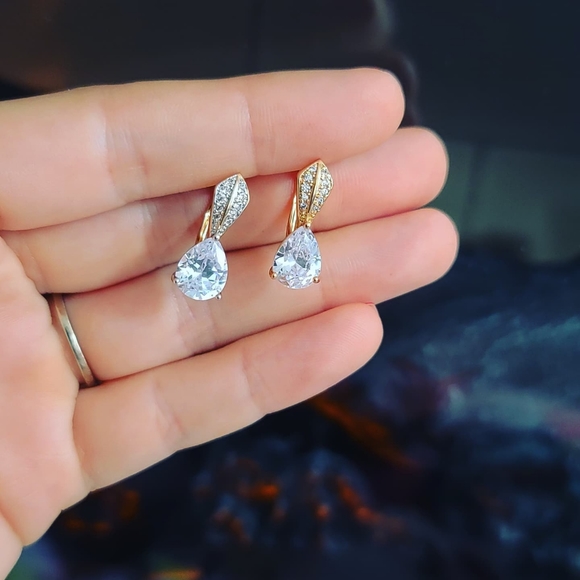 Gorgeous Gold Plated Zirconia Earrings 🤩 - Picture 3 of 3